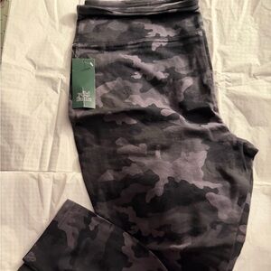 Wild Fable Gray Camo Leggings